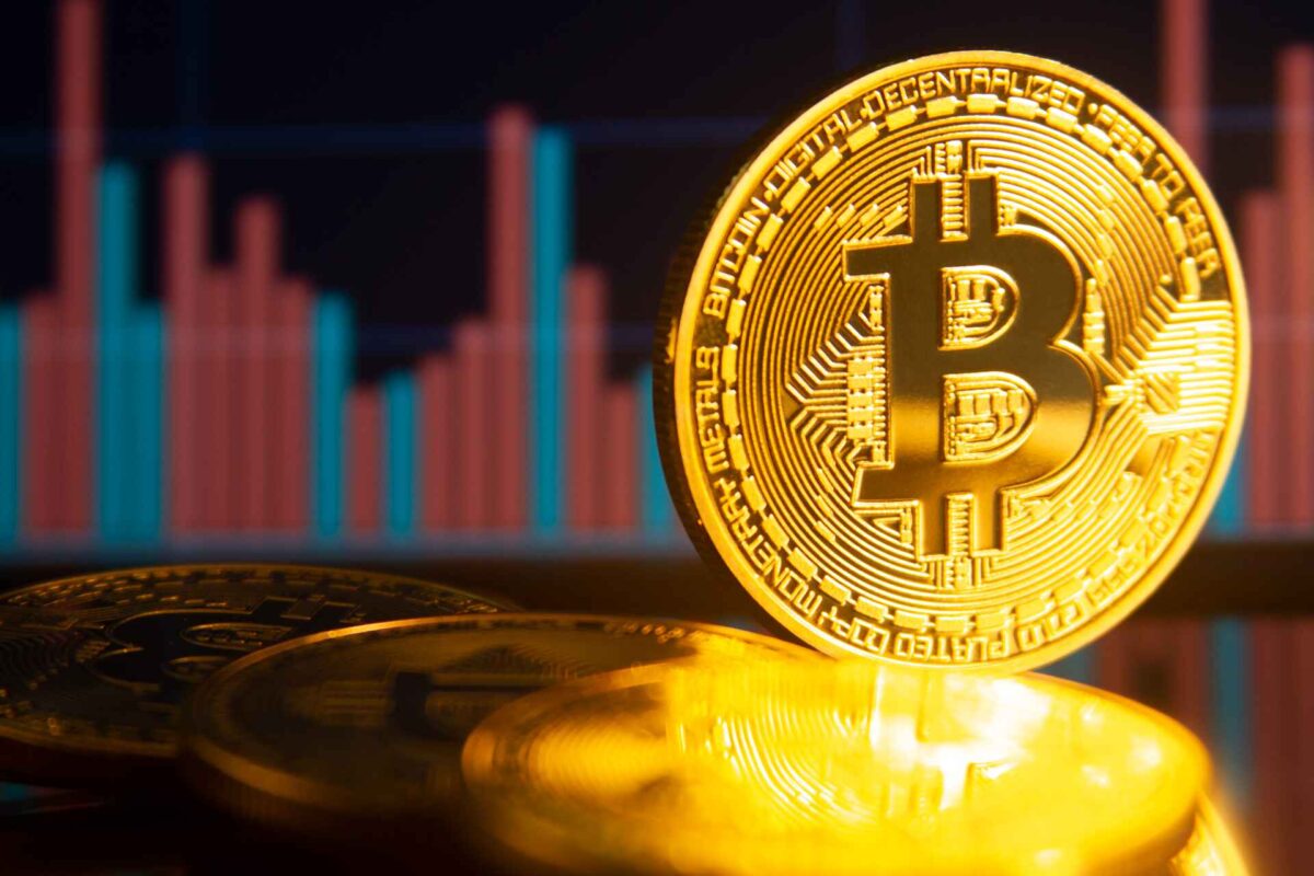 Bloomberg reveals reasons for falling prices of Bitcoin, ETH, SOL, XRP and SHIB