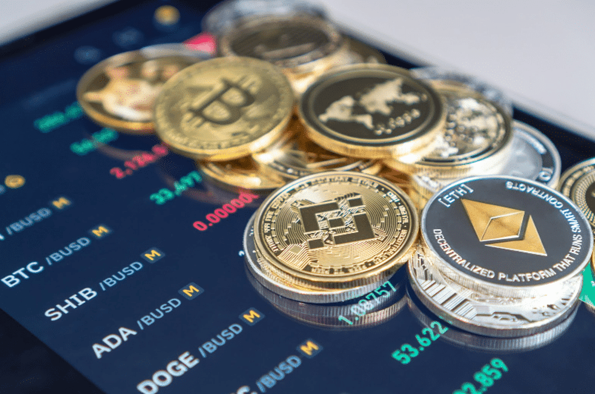 Crypto Market Suffers Downward Spiral as Bitcoin Retreats and Altcoins Follow